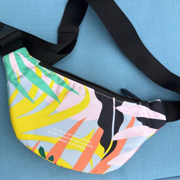 Adidas Tropical Leaf Pattern Waist Bag / Fanny Pack / Crossbody - New - Picture 4 of 8